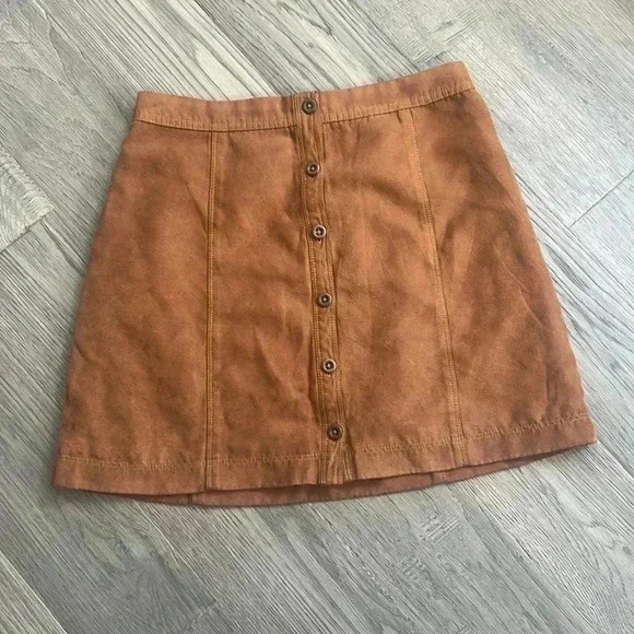 HOLLISTER |  Brown faux suede button up mini skirt - Picture 2 of 10